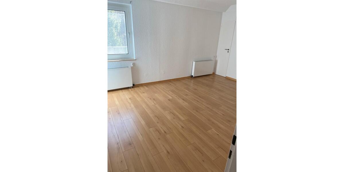 Etagenwohnung Remscheid Lüttringhausen - 3 Zimmer, 100 m&sup2;, 700&euro; | Angebot:26644916