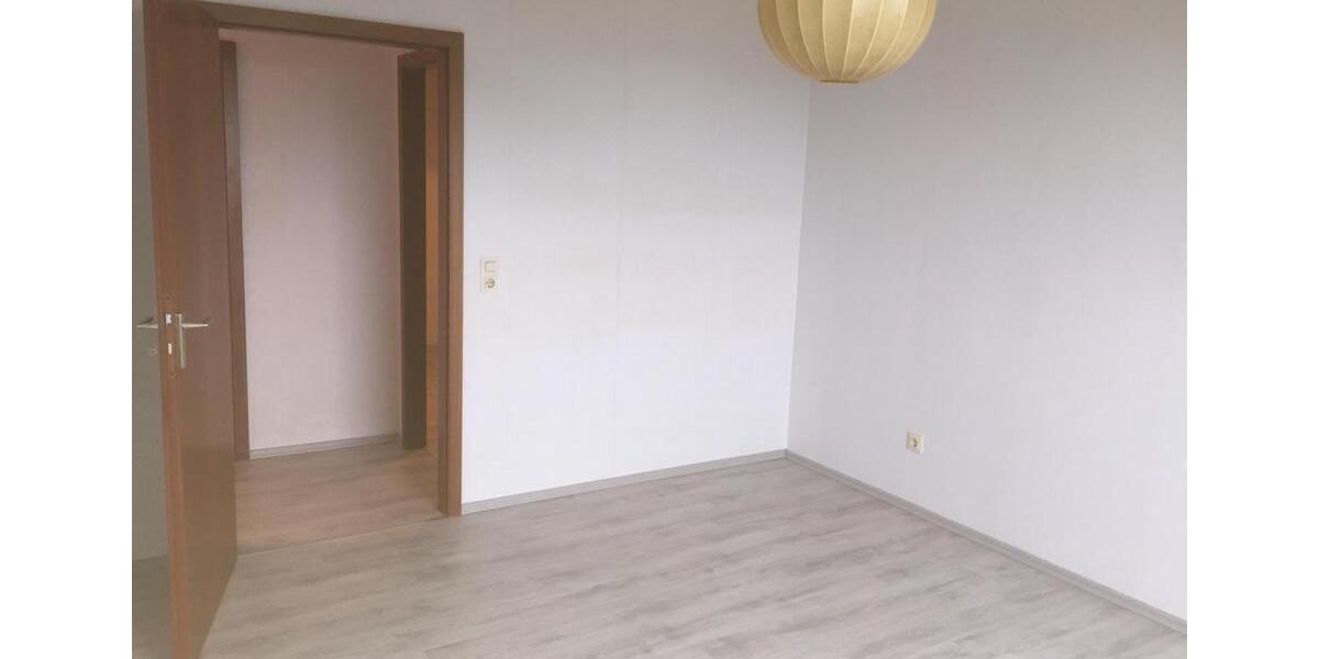 Etagenwohnung Remscheid Gemarkung Bergisch Born - 3.5 Zimmer, 98 m&sup2;, 220.000&euro; | Angebot:24954000