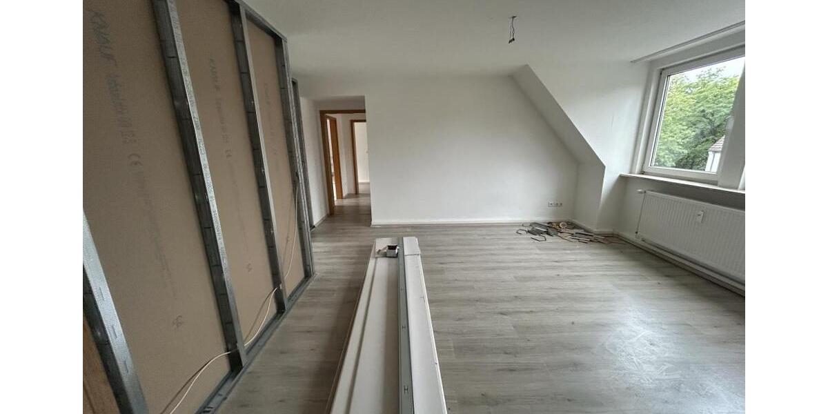 Dachgeschoßwohnung Herne Wanne - 3 Zimmer, 65 m&sup2;, 399&euro; | Angebot:25784507