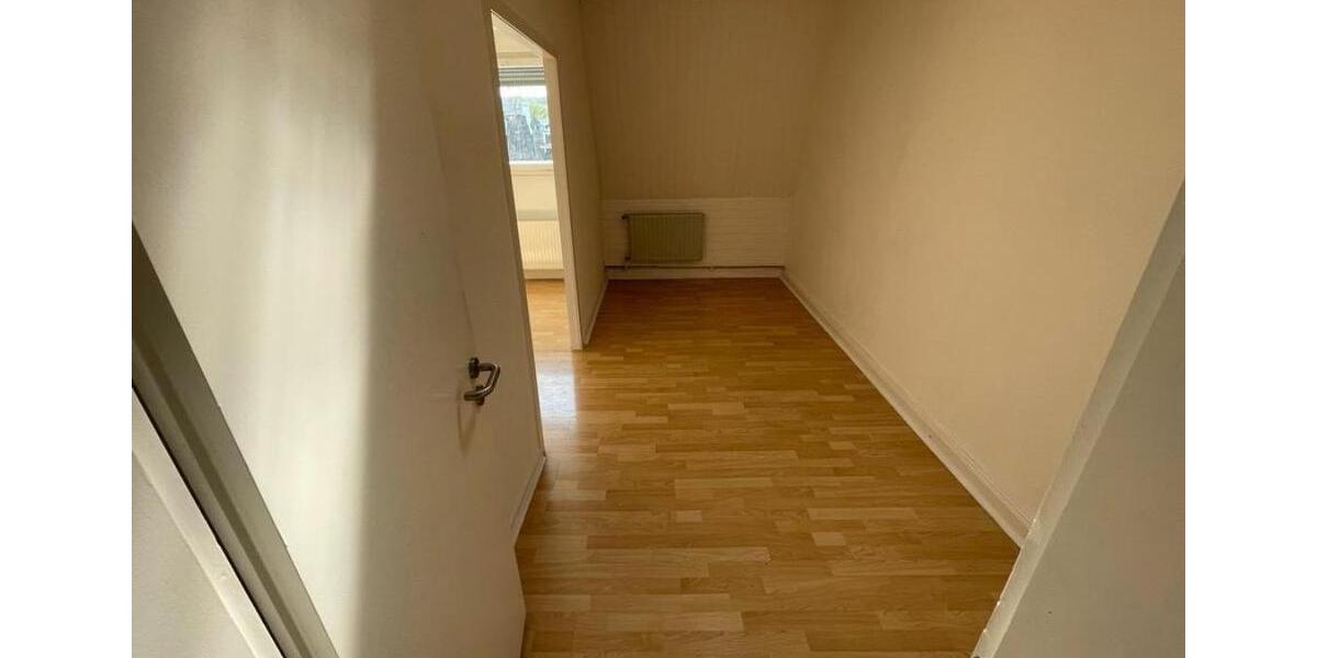 Dachgeschoßwohnung Iserlohn - 4 Zimmer, 90 m&sup2;, 800&euro; | Angebot:27619549