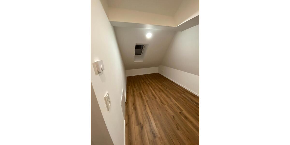 Dachgeschoßwohnung Iserlohn - 1 Zimmer, 65 m&sup2;, 600&euro; | Angebot:26429943