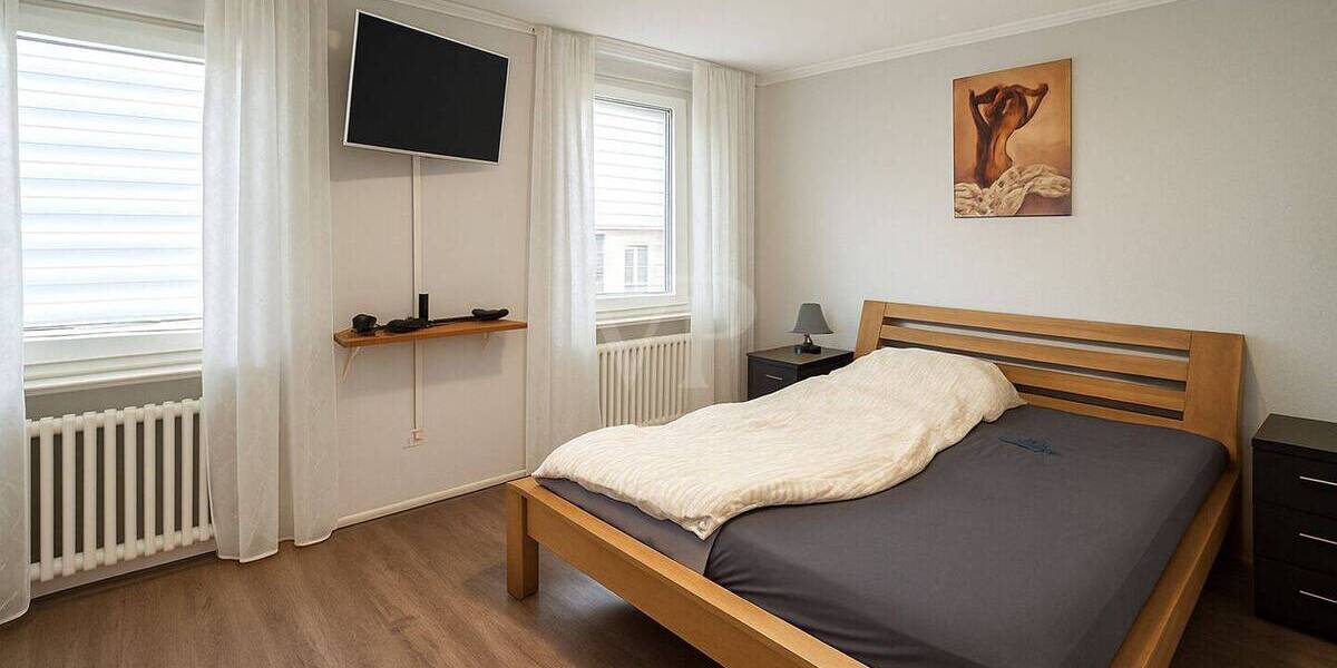 Etagenwohnung Velbert Mitte - 2 Zimmer, 92 m&sup2;, 185.000&euro; | Angebot:25679813