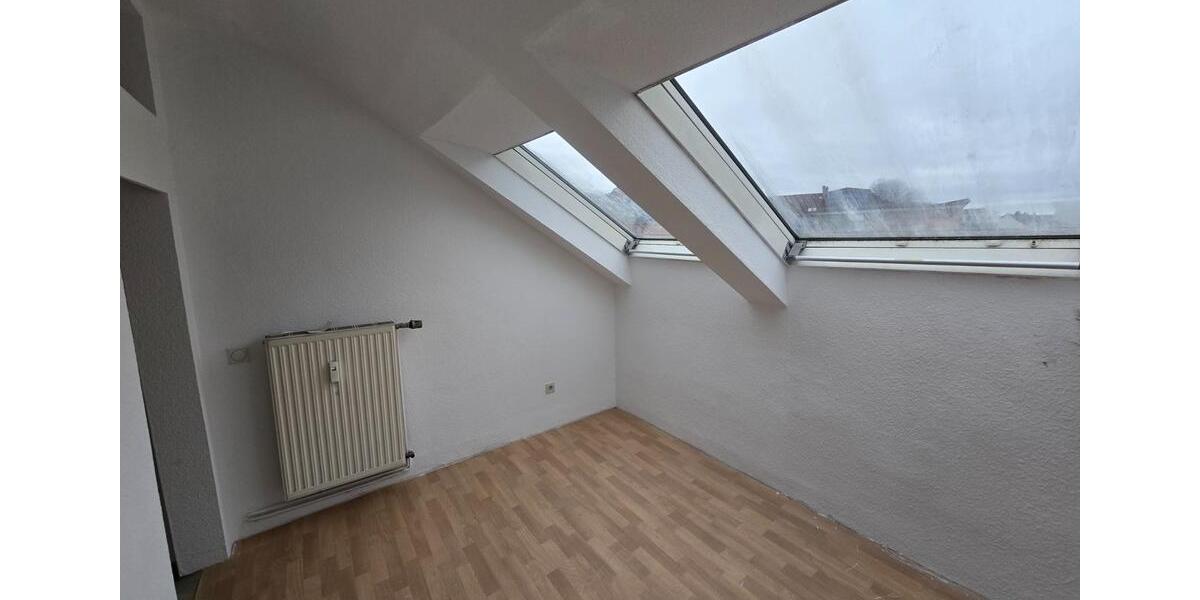 Dachgeschoßwohnung Wuppertal Unterbarmen - 4 Zimmer, 120 m&sup2;, 800&euro; | Angebot:25961303