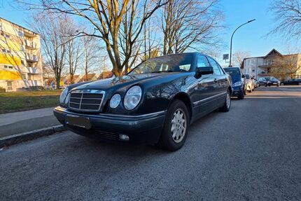 Mercedes-Benz E 200 182.000 km 2.300 &euro; Castrop-Rauxel 44577