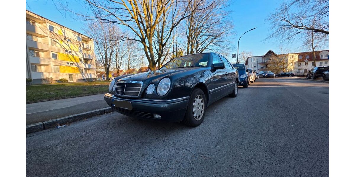 Mercedes-Benz E 200 182.000 km 2.300 &euro; Castrop-Rauxel 44577
