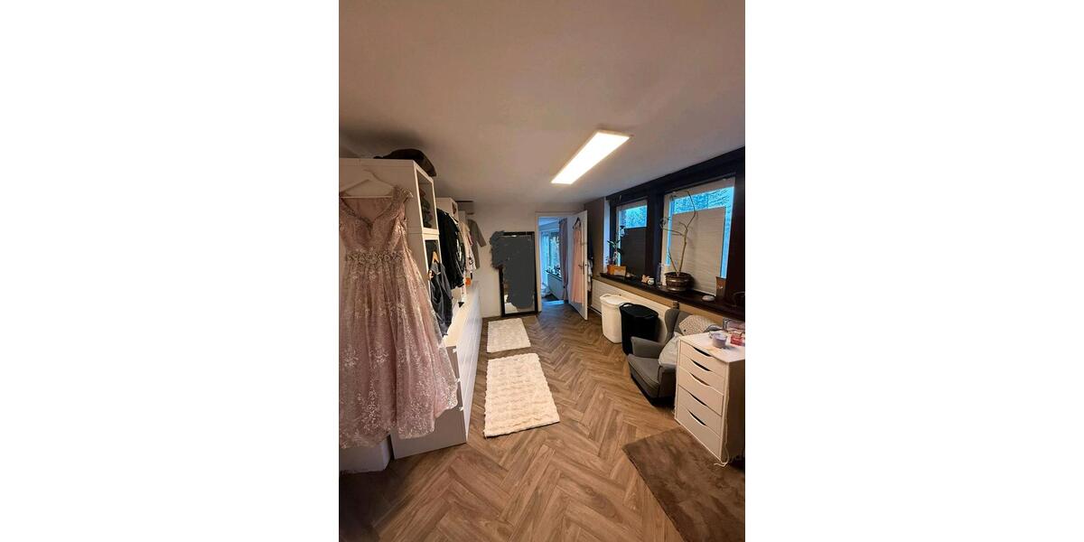 Einfamilienhaus Remscheid Remscheid-Süd - 10 Zimmer, 240 m&sup2;, 380.000&euro; | Angebot:25170386