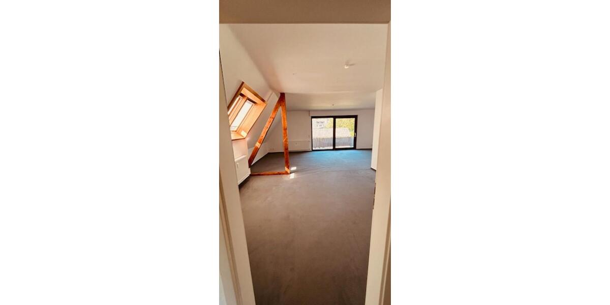 Dachgeschoßwohnung Halver - 3 Zimmer, 117 m&sup2;, 900&euro; | Angebot:25988805