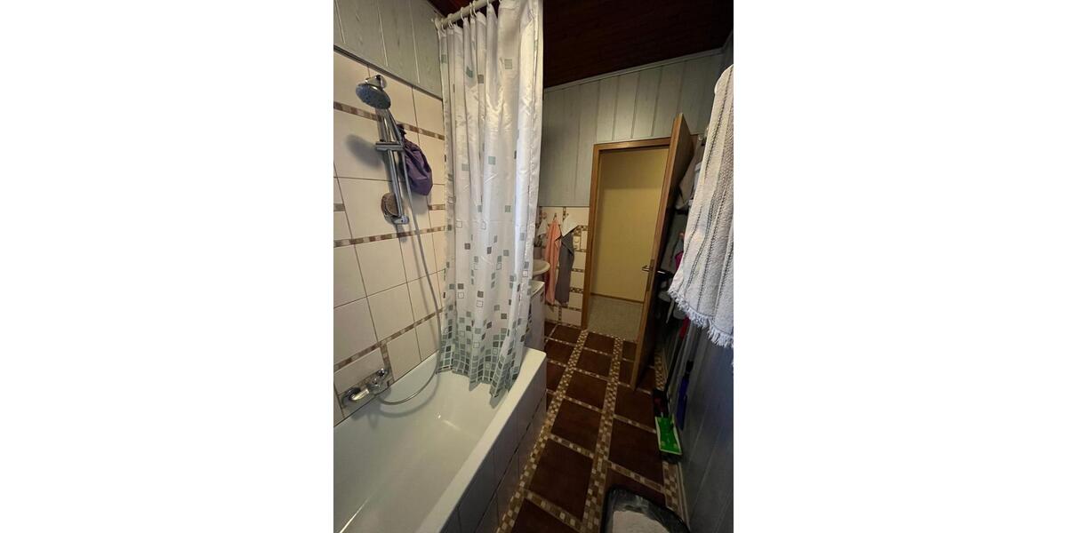 Dachgeschoßwohnung Neuenrade - 3 Zimmer, 72 m&sup2;, 580&euro; | Angebot:25170853