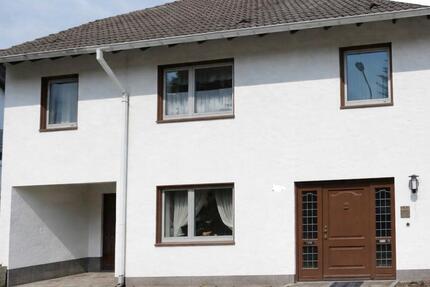 Haus Lüdenscheid Staberg - 6 Zimmer, 200 m&sup2;, 1.600&euro; | Angebot:25905820