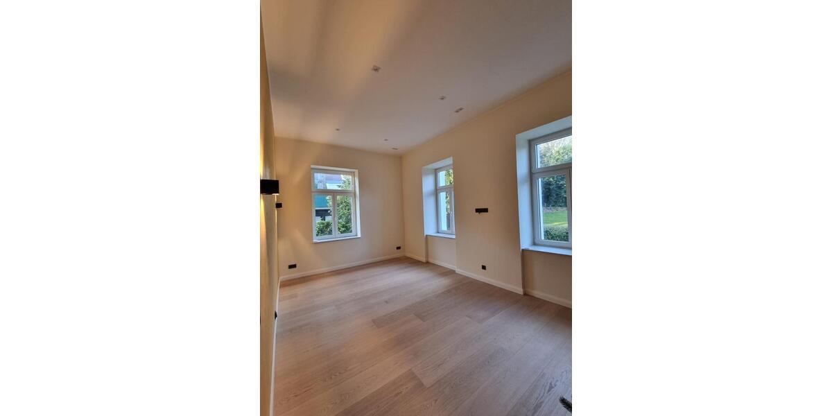 Erdgeschoßwohnung Wuppertal Gemarkung Langerfeld - 4 Zimmer, 200 m&sup2;, 3.000&euro; | Angebot:25394175