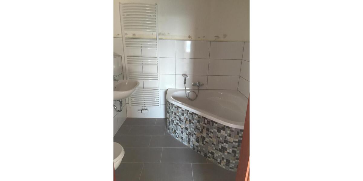 Etagenwohnung Remscheid Gemarkung Bergisch Born - 3.5 Zimmer, 98 m&sup2;, 220.000&euro; | Angebot:24954000