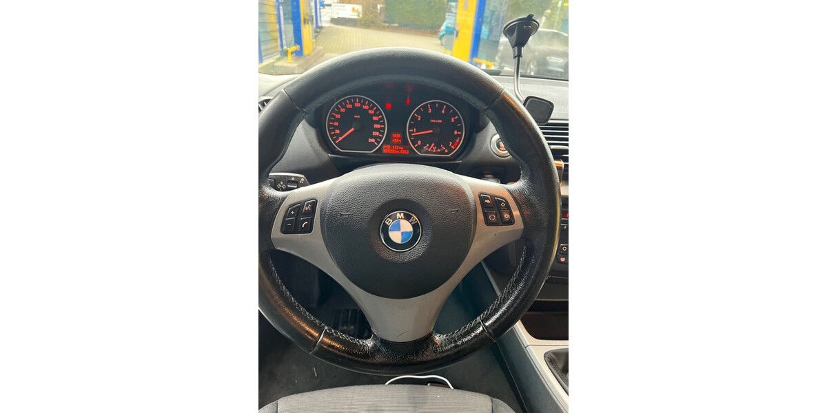 BMW 1er 193.000 km 3.299 &euro; Wuppertal 42275