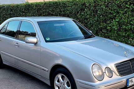 Mercedes-Benz 220 182.000 km 5.950 &euro; Hemer 58675