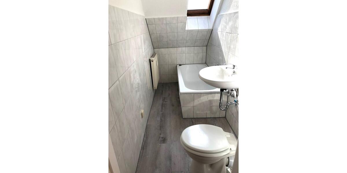 Dachgeschoßwohnung Wuppertal Gemarkung Langerfeld - 1 Zimmer, 28 m&sup2;, 220&euro; | Angebot:25840975