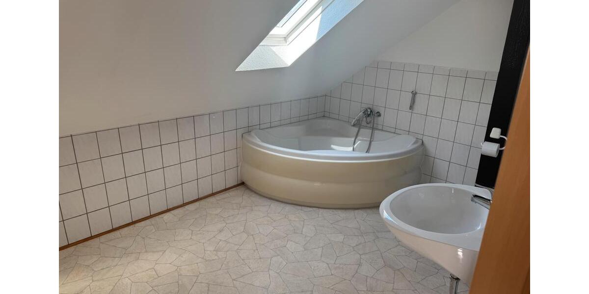 Etagenwohnung Hückeswagen - 7 Zimmer, 180 m&sup2;, 430.000&euro; | Angebot:27624227