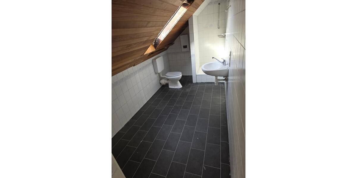 Dachgeschoßwohnung Remscheid Remscheid-Süd - 2 Zimmer, 30 m&sup2;, 200&euro; | Angebot:25443979
