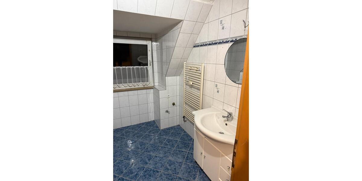 Dachgeschoßwohnung Werdohl - 3 Zimmer, 55 m&sup2;, 300&euro; | Angebot:25903140