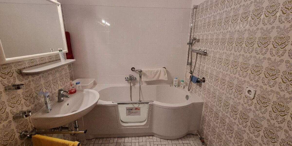 Etagenwohnung Wuppertal Elberfeld - 2 Zimmer, 64 m&sup2;, 89.000&euro; | Angebot:25662442