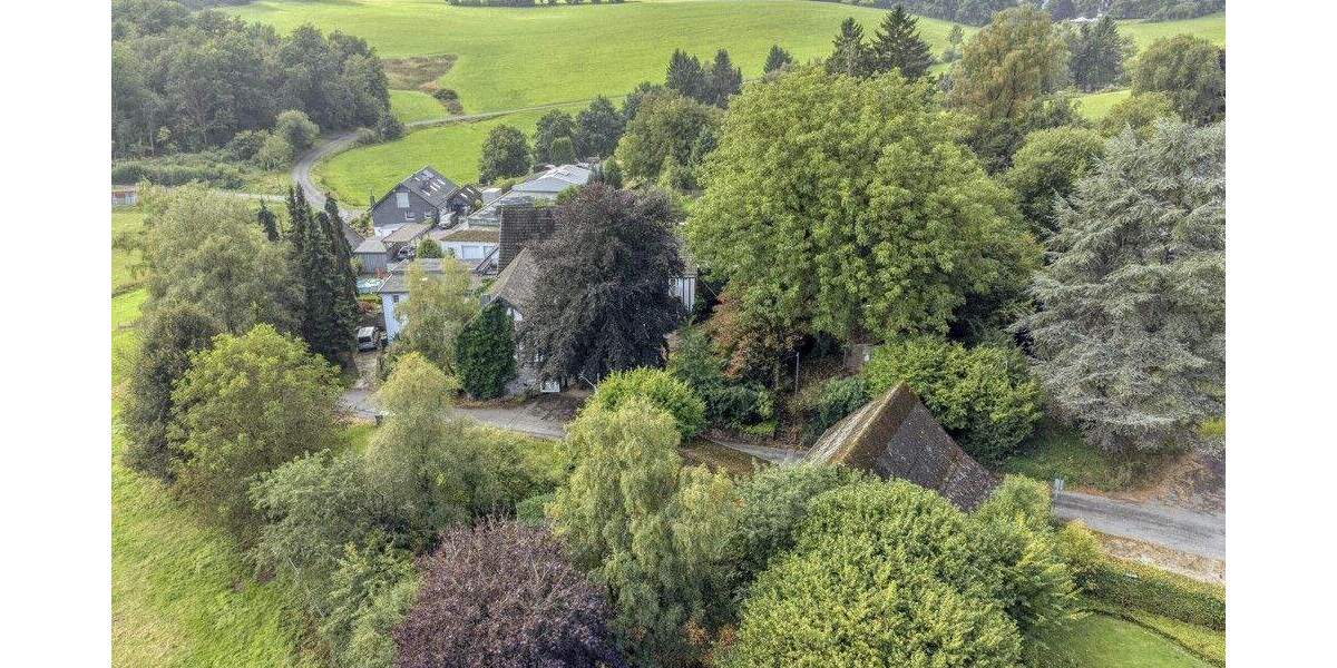 Außergewöhliches Anwesen mit mehreren Häusern mitten in der Natur - Einfamilienhaus Wipperfürth | Angebot:23973687