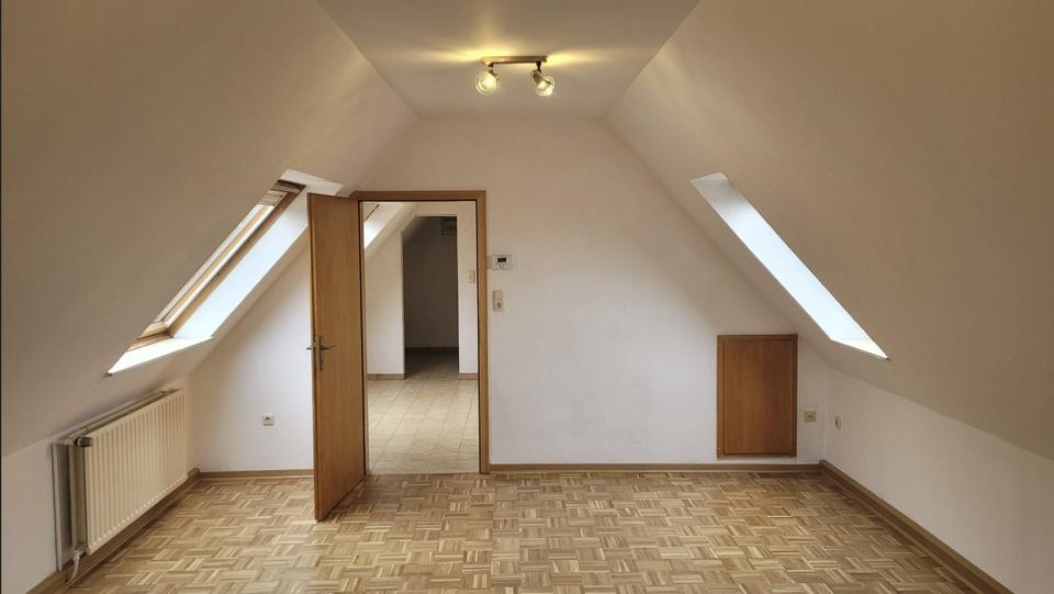 Dachgeschoßwohnung Iserlohn Sümmern - 2 Zimmer, 32 m&sup2;, 390&euro; | Angebot:25943397
