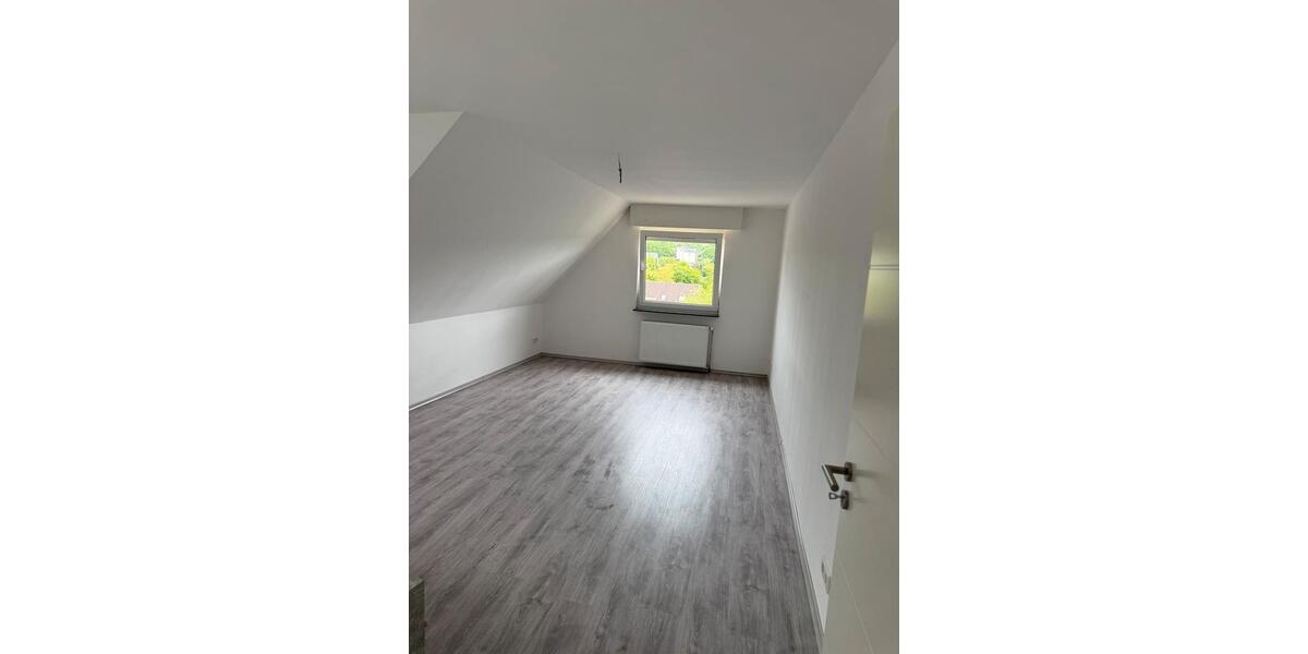 Dachgeschoßwohnung Menden (Sauerland) Bösperde - 3 Zimmer, 90 m&sup2;, 1.220&euro; | Angebot:26612608