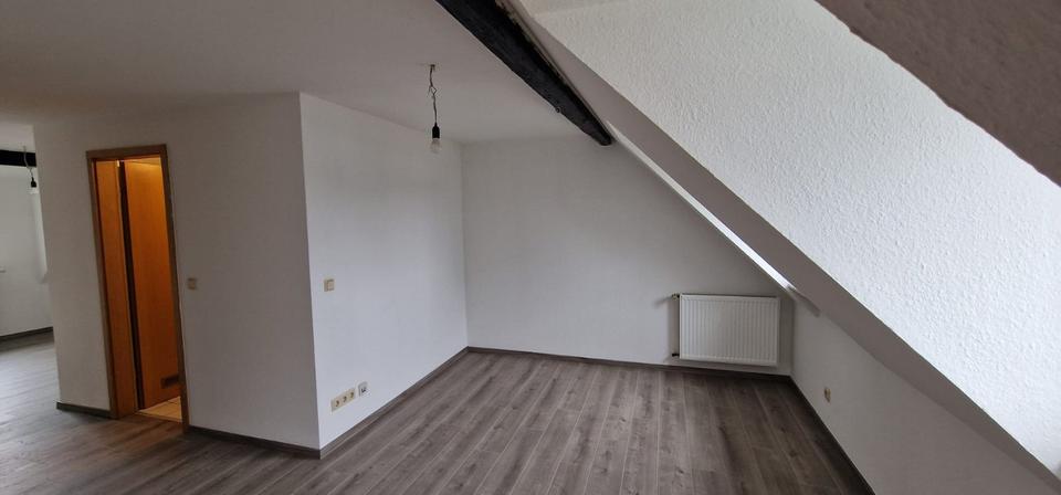 Dachgeschoßwohnung Hattingen - 2.5 Zimmer, 60 m&sup2;, 400&euro; | Angebot:25349114