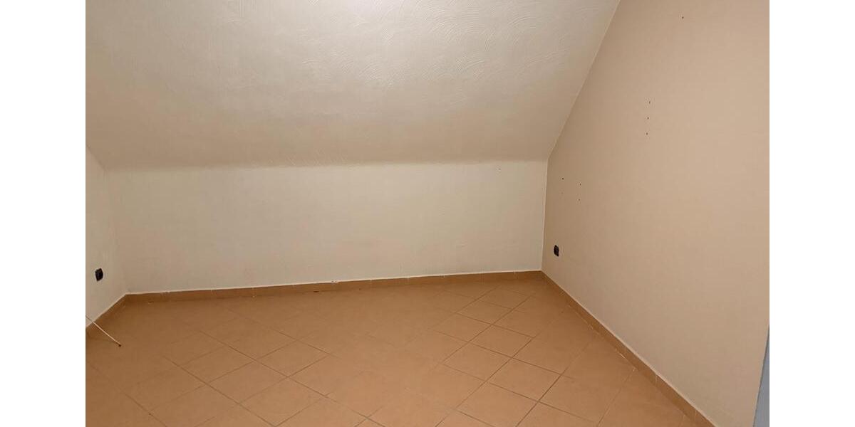 Dachgeschoßwohnung Werdohl - 3 Zimmer, 55 m&sup2;, 300&euro; | Angebot:25903140