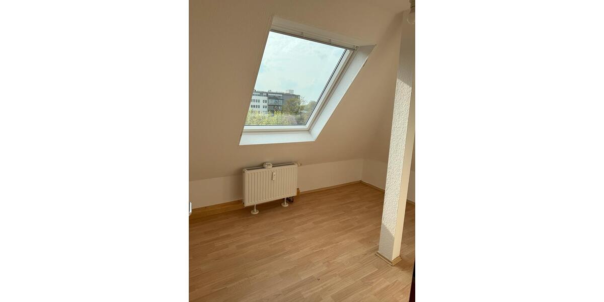 Dachgeschoßwohnung Dortmund Brackel - 3 Zimmer, 77 m&sup2;, 880&euro; | Angebot:26337597