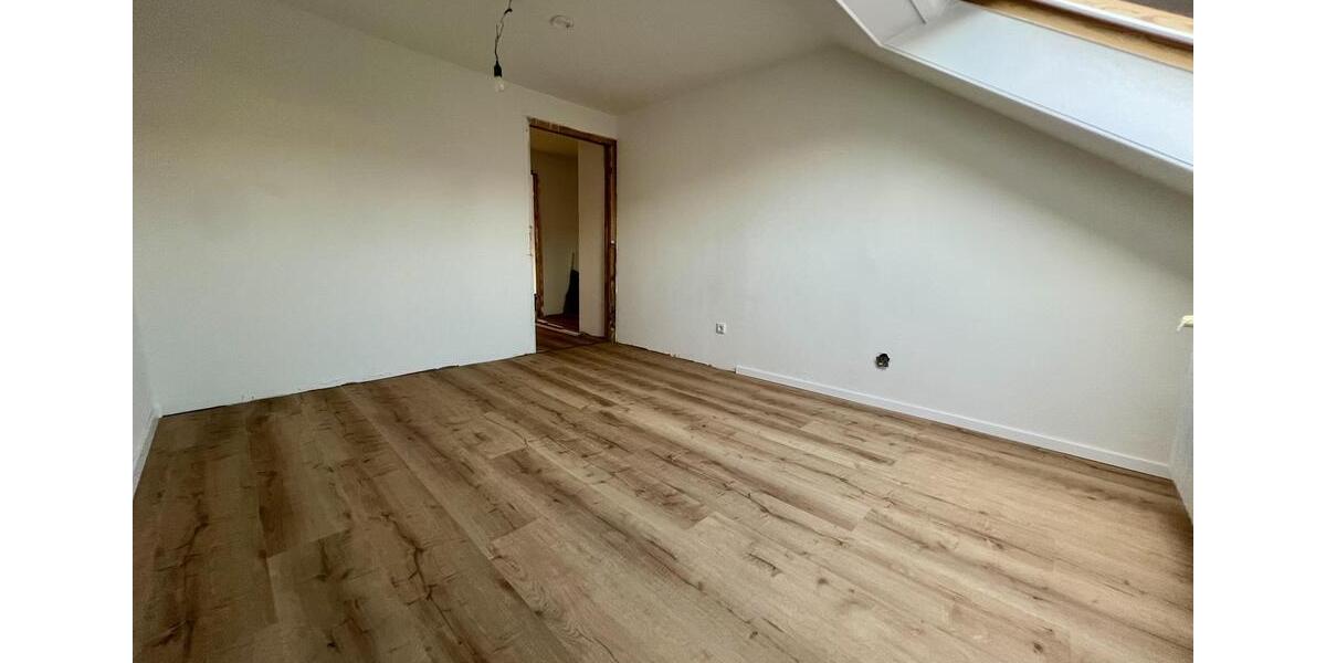 Dachgeschoßwohnung Wuppertal Arrenberg - 3 Zimmer, 47 m&sup2;, 420&euro; | Angebot:25369251