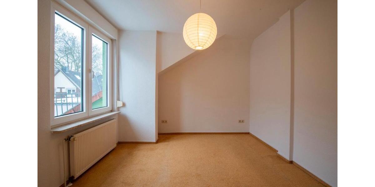 Dachgeschoßwohnung Bochum Querenburg - 2.5 Zimmer, 52 m&sup2;, 650&euro; | Angebot:25794758