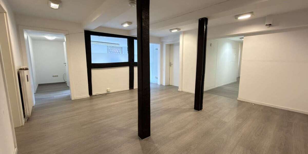 Großes Büro- und Praxisfläche in Hattingens Altstadt mit IT-Raum, LAN, Seminarraum und Gartennutzung - Gewerbeobjekt Hattingen Baak | Angebot:24705235