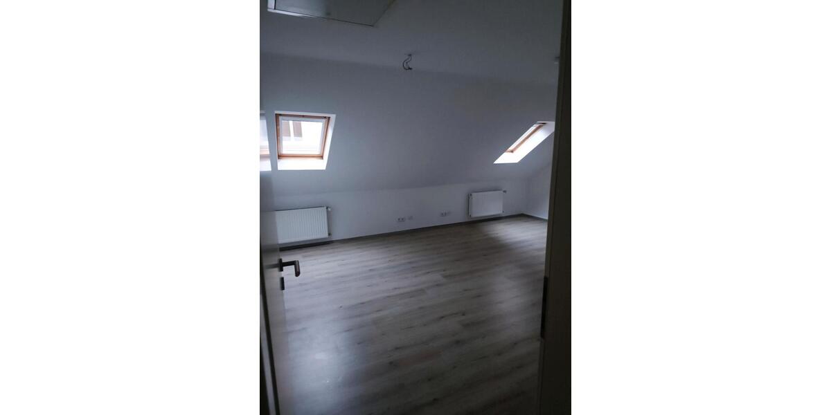 Dachgeschoßwohnung Wuppertal Arrenberg - 3 Zimmer, 72 m&sup2;, 620&euro; | Angebot:26648887