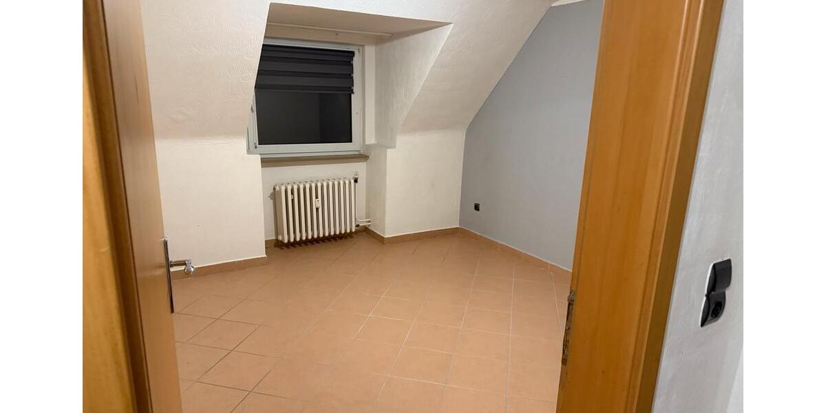 Dachgeschoßwohnung Werdohl - 3 Zimmer, 55 m&sup2;, 300&euro; | Angebot:25903140
