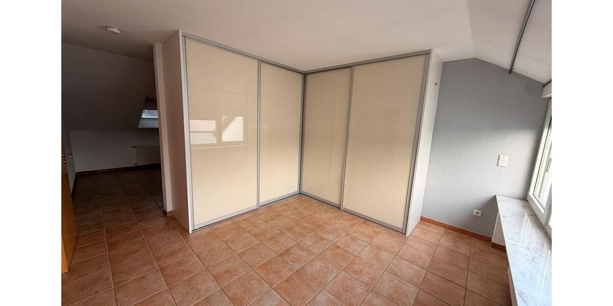 Dachgeschoßwohnung Dortmund Brackel - 3 Zimmer, 106 m&sup2;, 1.200&euro; | Angebot:27603278