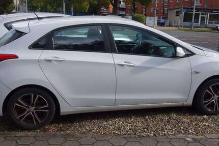 Hyundai i30 110.000 km 8.499 &euro; Herne 44653