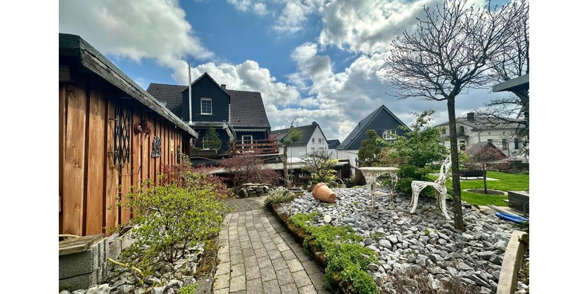 Einfamilienhaus Halver - 8 Zimmer, 340 m&sup2;, 380.000&euro; | Angebot:26019734