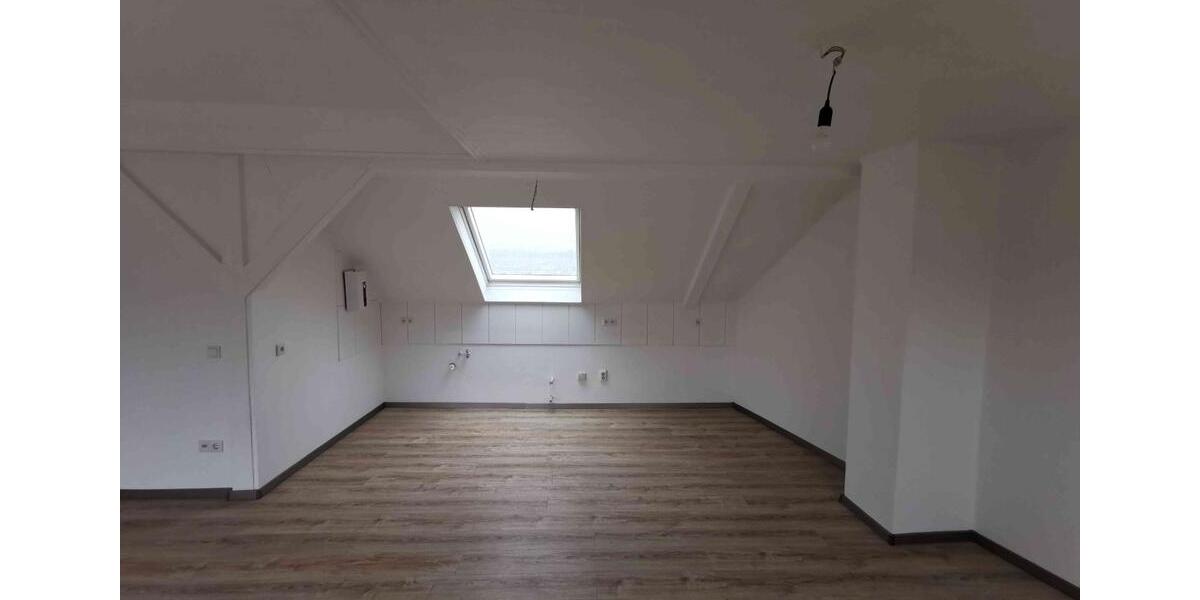 Dachgeschoßwohnung Wuppertal Gemarkung Barmen - 6 Zimmer, 120 m&sup2;, 900&euro; | Angebot:25283149