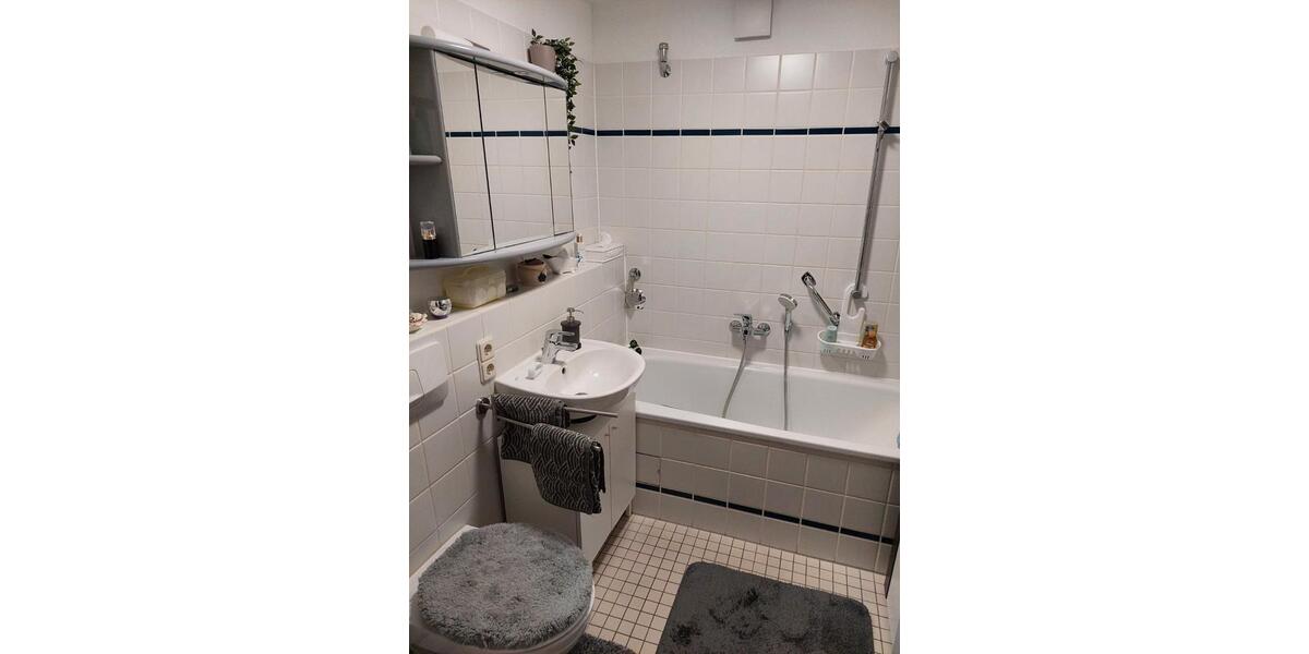 Dachgeschoßwohnung Remscheid - 3 Zimmer, 66 m&sup2;, 357&euro; | Angebot:27592772