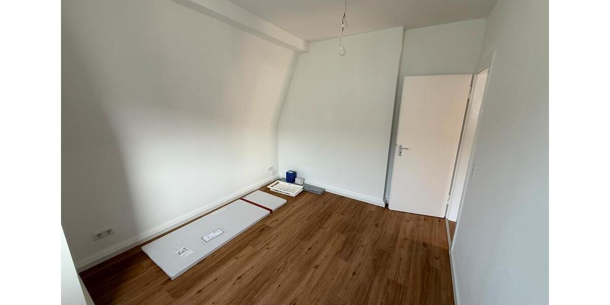 Dachgeschoßwohnung Wuppertal Arrenberg - 2 Zimmer, 62 m&sup2;, 685&euro; | Angebot:25850345