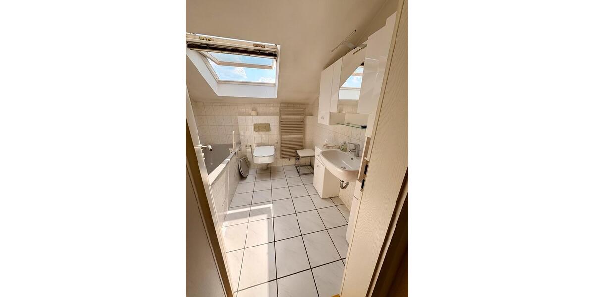 Dachgeschoßwohnung Hattingen Blankenstein - 4 Zimmer, 98 m&sup2;, 210.000&euro; | Angebot:26058813