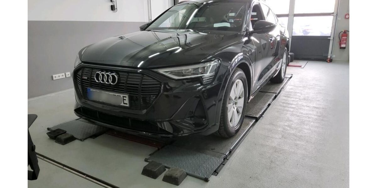 Audi e-tron 38.443 km 36.645 &euro; Hagen 58091