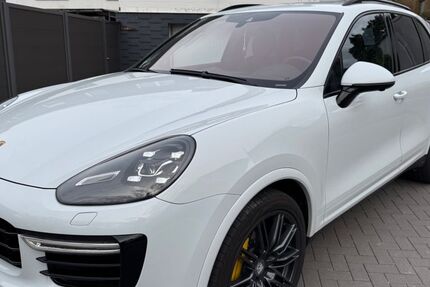 Porsche Cayenne 84.000 km 56.490 &euro; Remscheid 42857