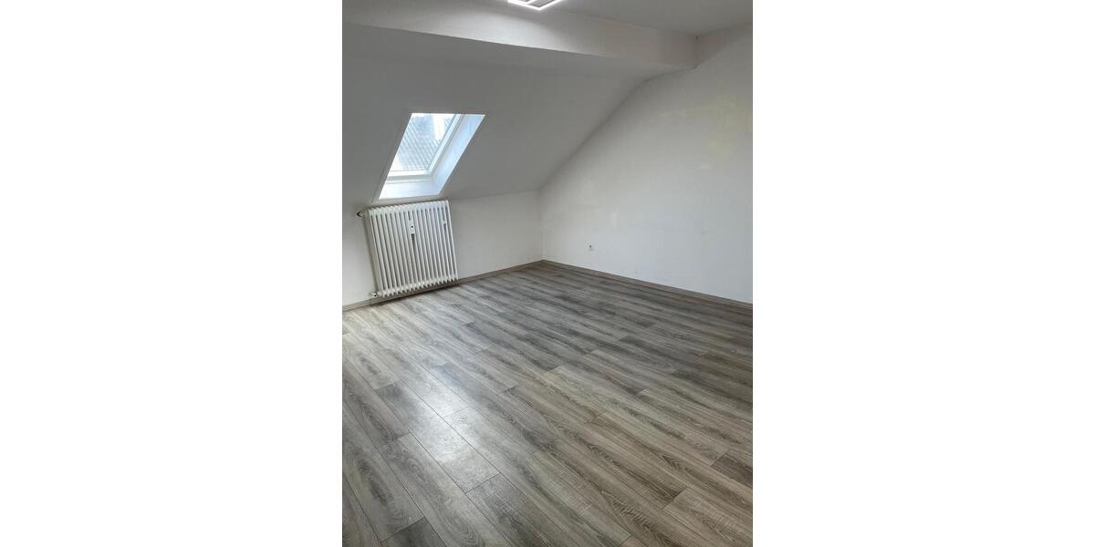 Dachgeschoßwohnung Bochum - 3.5 Zimmer, 70 m&sup2;, 520&euro; | Angebot:24850340