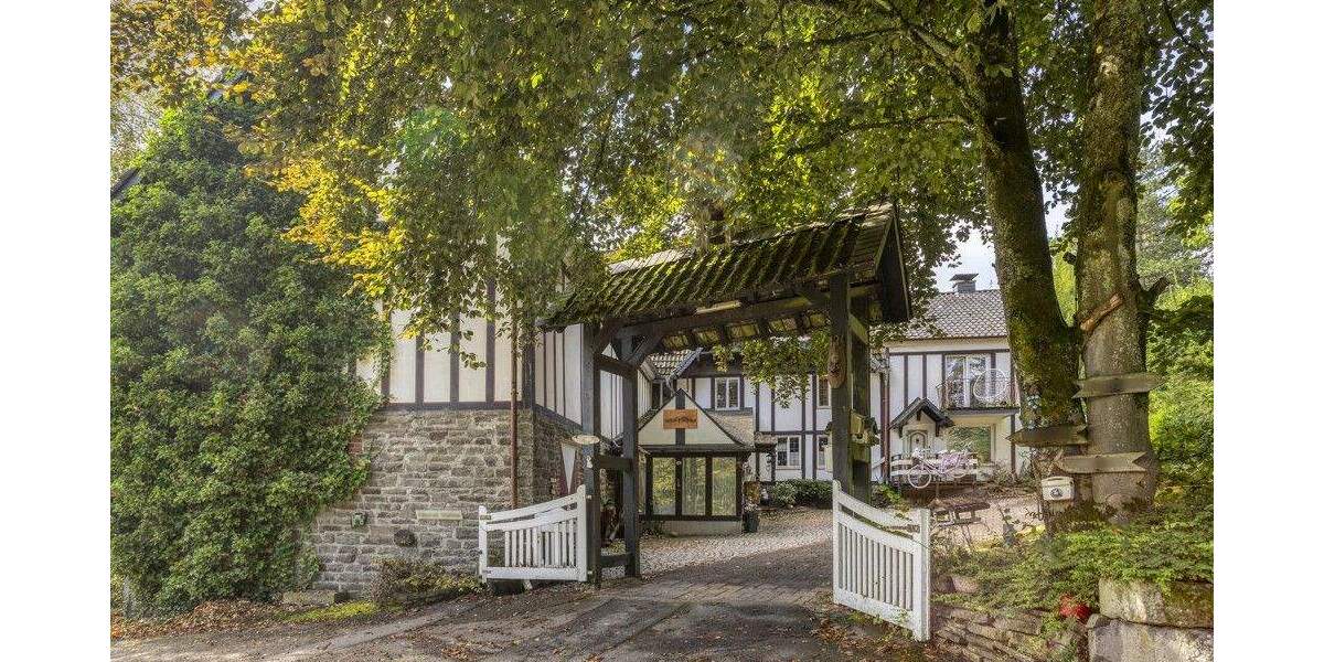 Außergewöhliches Anwesen mit mehreren Häusern mitten in der Natur - Einfamilienhaus Wipperfürth | Angebot:23973687