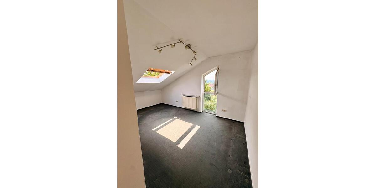 Dachgeschoßwohnung Hattingen Blankenstein - 4 Zimmer, 98 m&sup2;, 210.000&euro; | Angebot:26035213