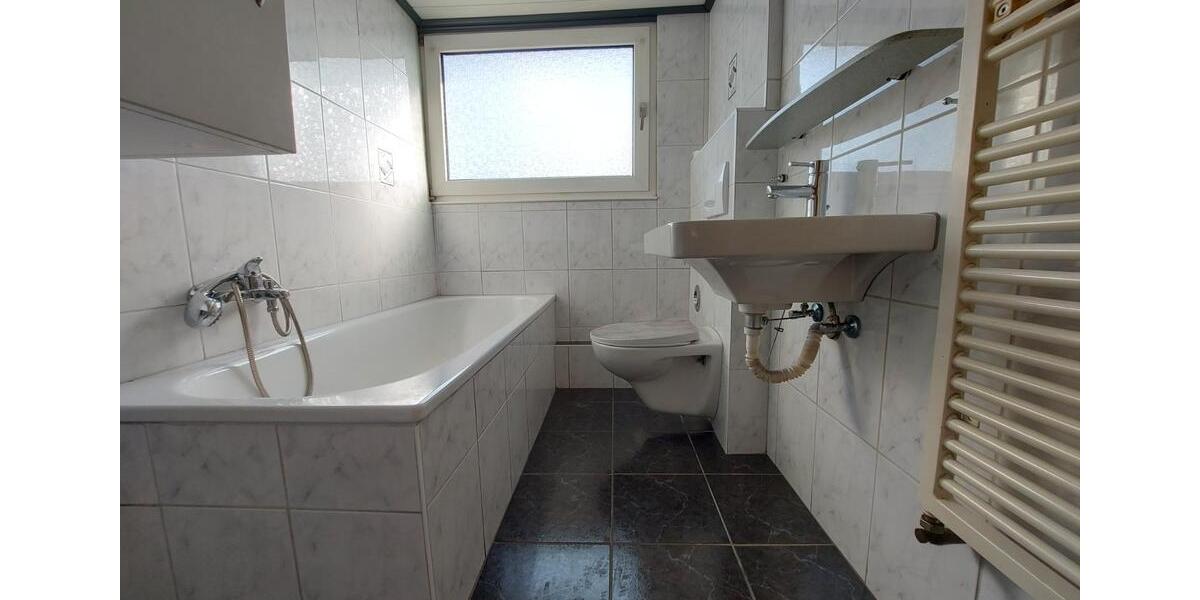 Dachgeschoßwohnung Kierspe - 3 Zimmer, 60 m&sup2;, 73.000&euro; | Angebot:26039576