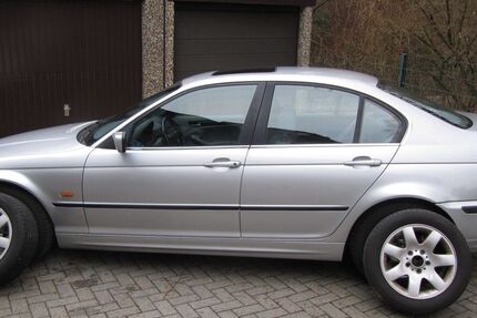 BMW 323 200.000 km 4.500 &euro; Dortmund 44267