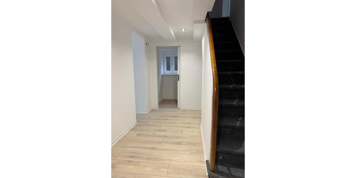 Etagenwohnung Remscheid Gemarkung Bergisch Born - 4 Zimmer, 130 m&sup2;, 1.097&euro; | Angebot:26220408