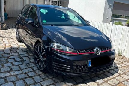 VW Golf 145.723 km 15.300 &euro; Holzwickede 59439