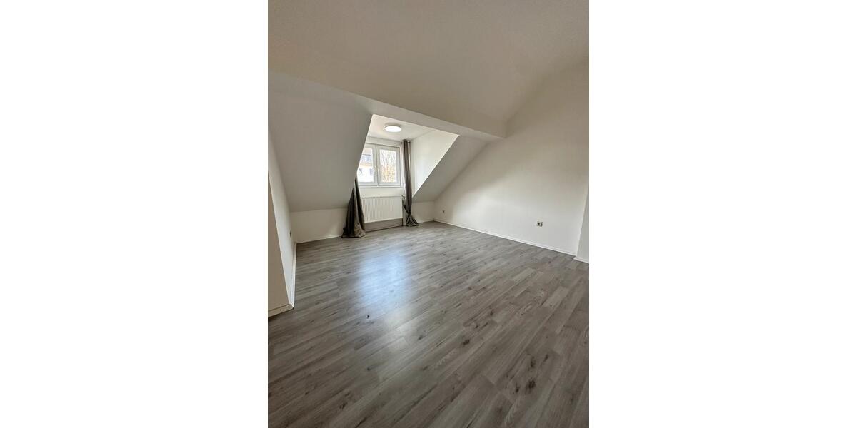 Dachgeschoßwohnung Wuppertal Elberfeld - 4 Zimmer, 73 m&sup2;, 650&euro; | Angebot:25420381